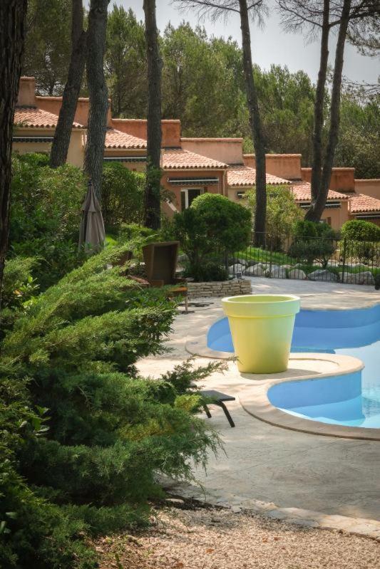 Hotel La Pinede Saint-Marcellin-les-Vaison Екстер'єр фото